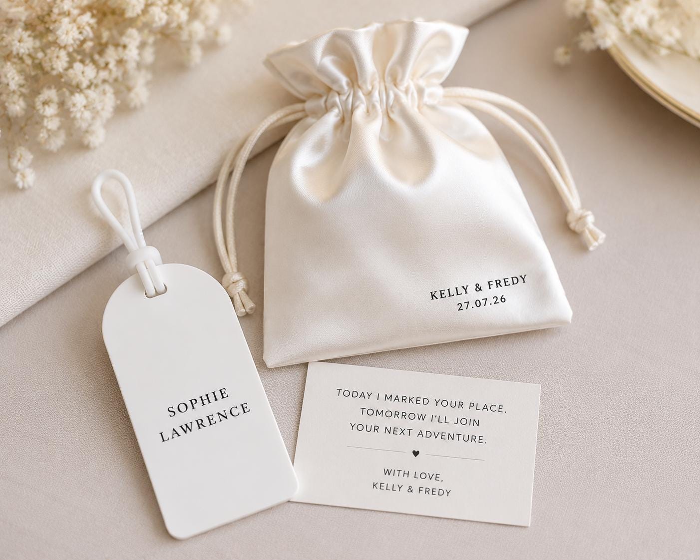 Personalised Wedding Place Card & Luggage Tag | Acrylic Wedding Favour | Destination Wedding Guest Gift | Custom Name Tag